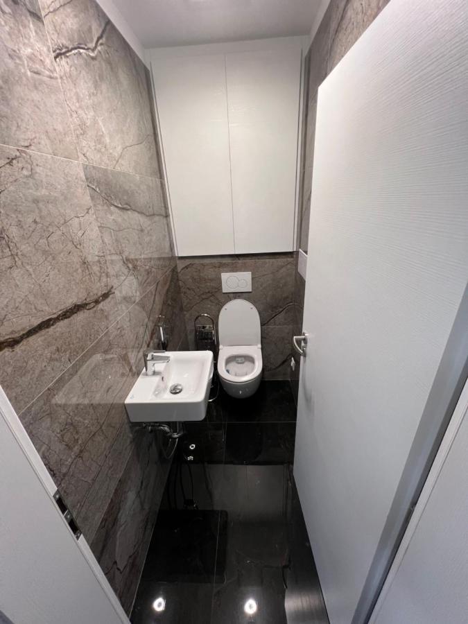 Soukromy Byt 2+Kk S Balkonem A Parkovanim 兹诺伊莫 外观 照片